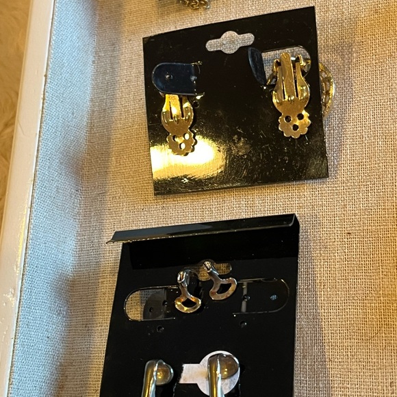Lot of 13 pairs of Vintage clip-on Earrings - Picture 7 of 10